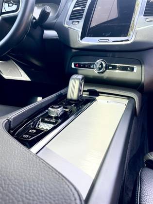 VOLVO XC90 2.0 T8 HYBRID MOMENTUM AWD GEARTRONIC